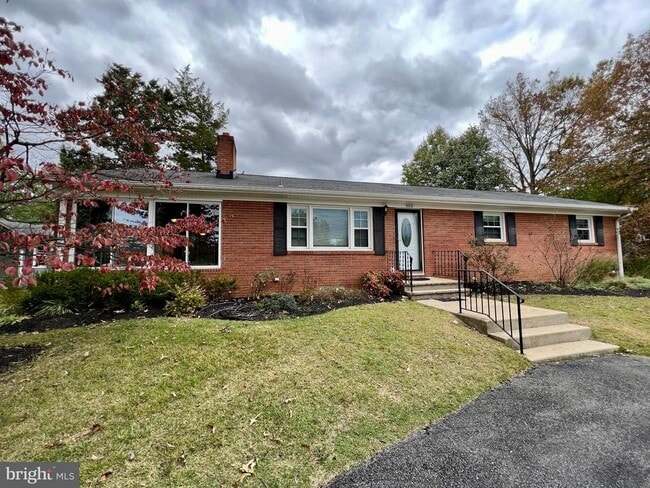 Photo - 800 Severn Dr