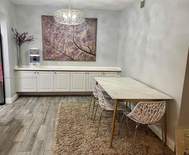 Photo - 100 SE 6th Ave Unidad 104