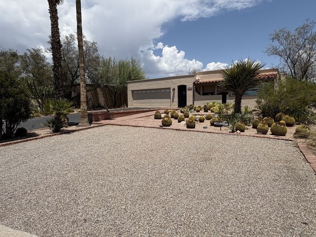 Building Photo - Highly sought community of Colonia Verde