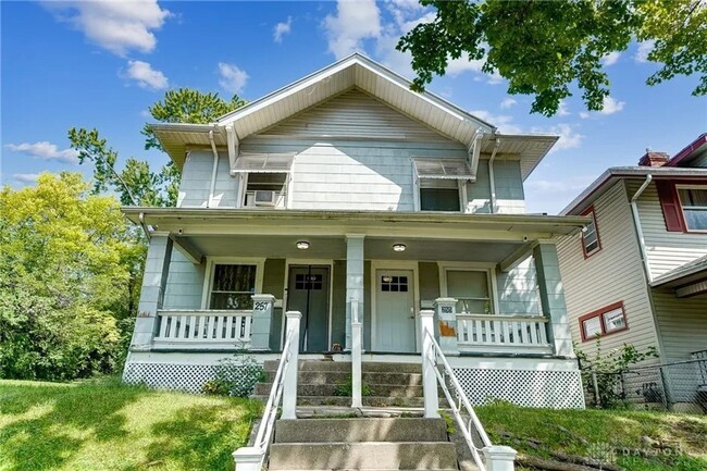 Building Photo - Beautiful Apartment Living Unit 255 Fountain Avenue - Duplex