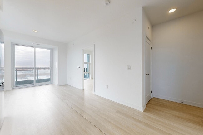 Photo - 9751 Markham Rd