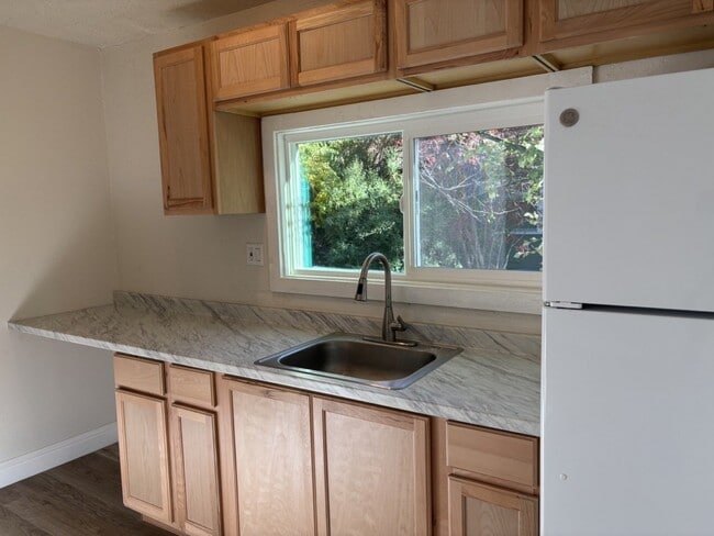 Photo - Remodeled 1-bedroom duplex near downtown P... Unidad 2