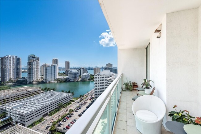 Building Photo - 950 Brickell Bay Dr