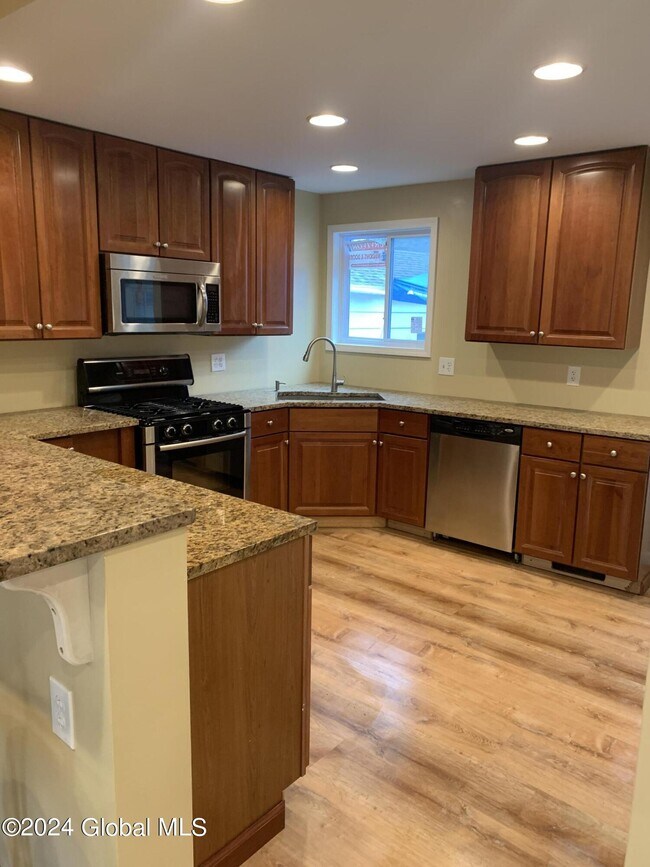 222 Old Niskayuna Rd Rental House Rental in Latham, NY