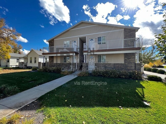 Building Photo - 203 E 6th St Unit 4