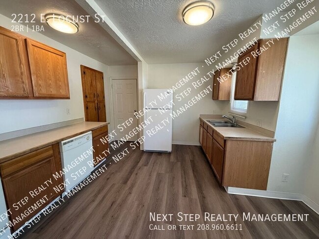 Photo - 2212 Locust St