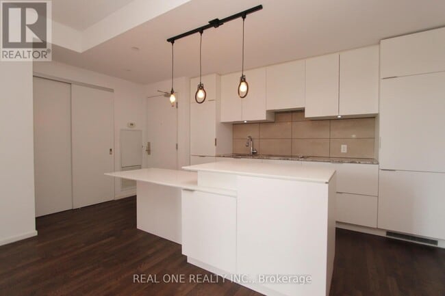 Photo - 5 St Joseph St Unit 907