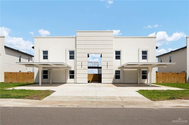 Building Photo - 15 Larkspur Ave Unit 2