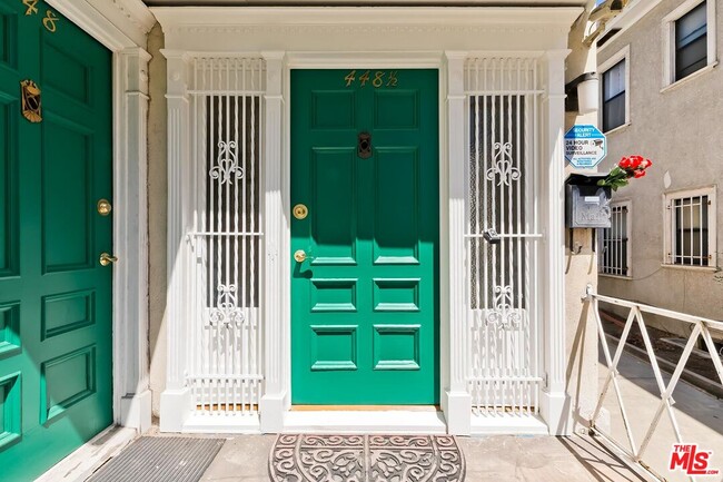 Photo - 448 1/2 S Wilton Pl