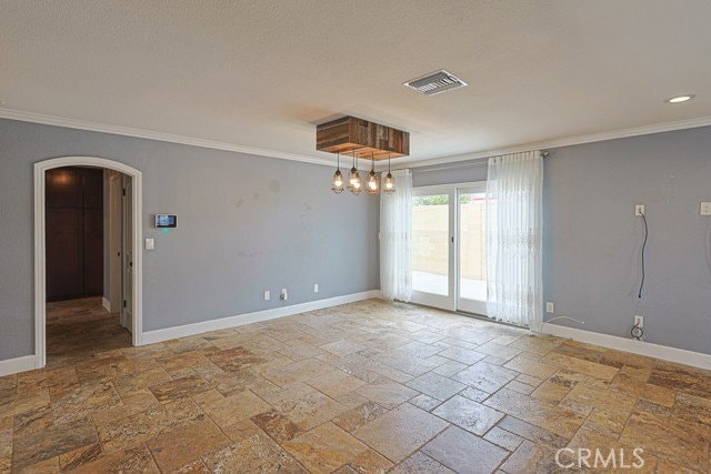 15001 Victoria Ln