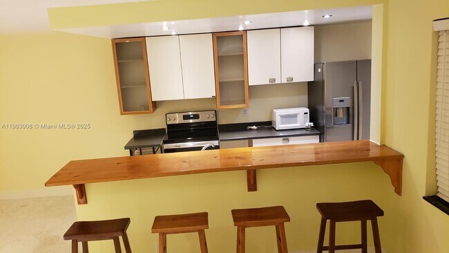 Photo - 1100 NE 1st Ct Unidad 315