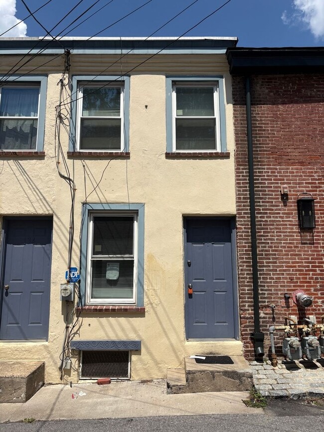 Building Photo - 132 W Prescott Alley Unit SFH