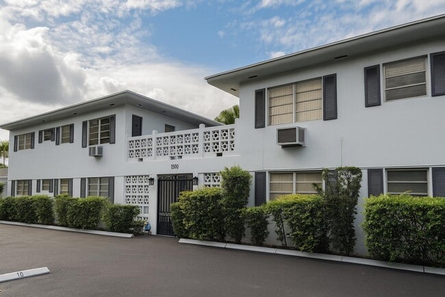 Building Photo - 1500 S 20th Ave Unit 100