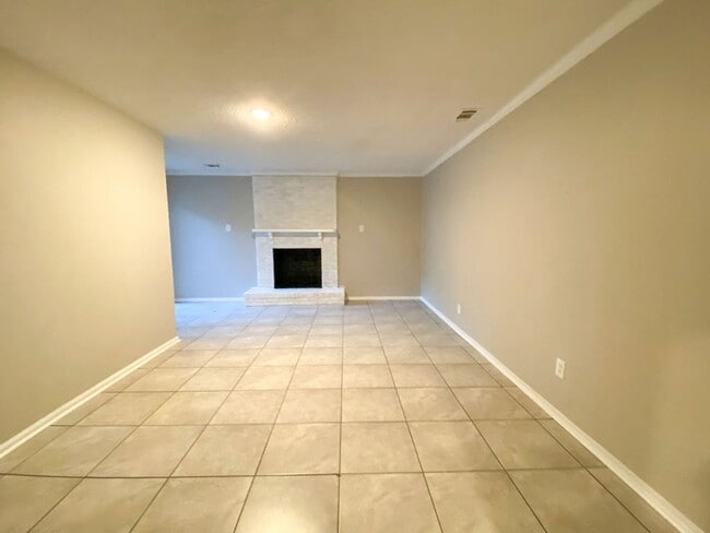 Photo - 3 bedroom 2 bathroom near Quince and Perkins