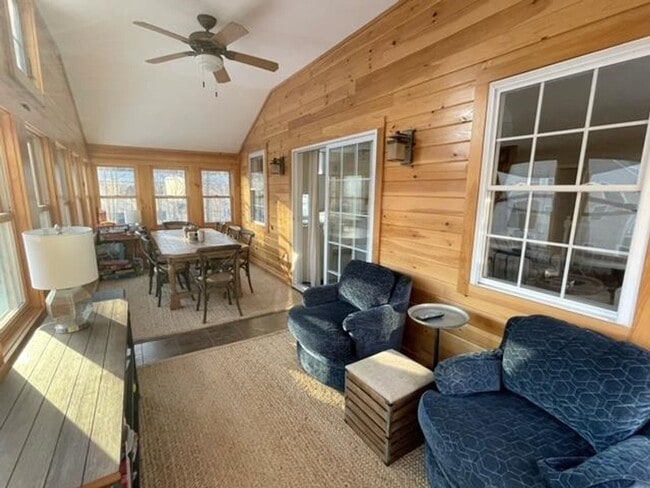 Photo - **WINTER RENTAL** Ready For Move In Now!