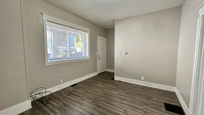 Photo - 860 Tenth NW Unidad Apt B2