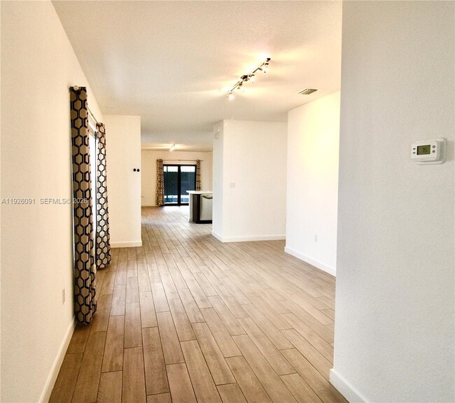 Photo - 561 NE 6th Pl