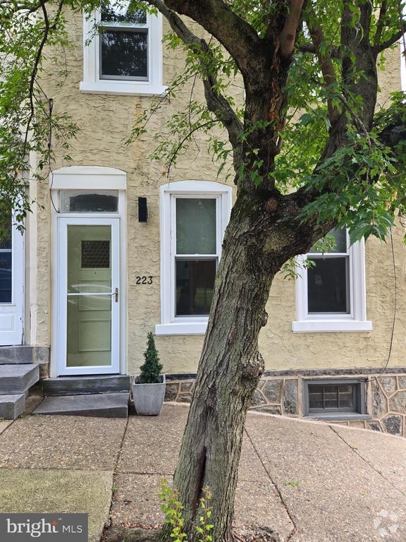 Building Photo - 223 Gates St Rental