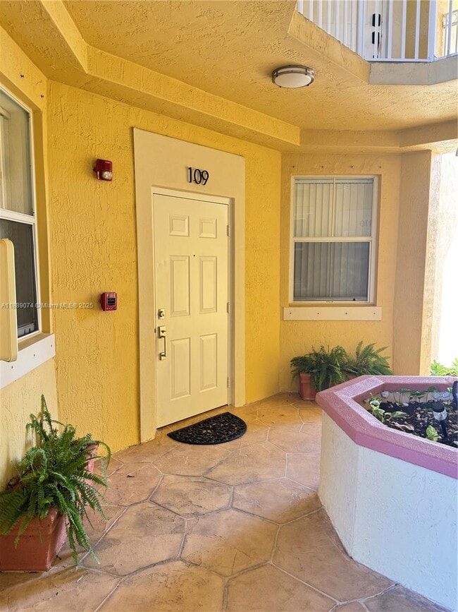 Building Photo - 8964 W Flagler St Unit 109