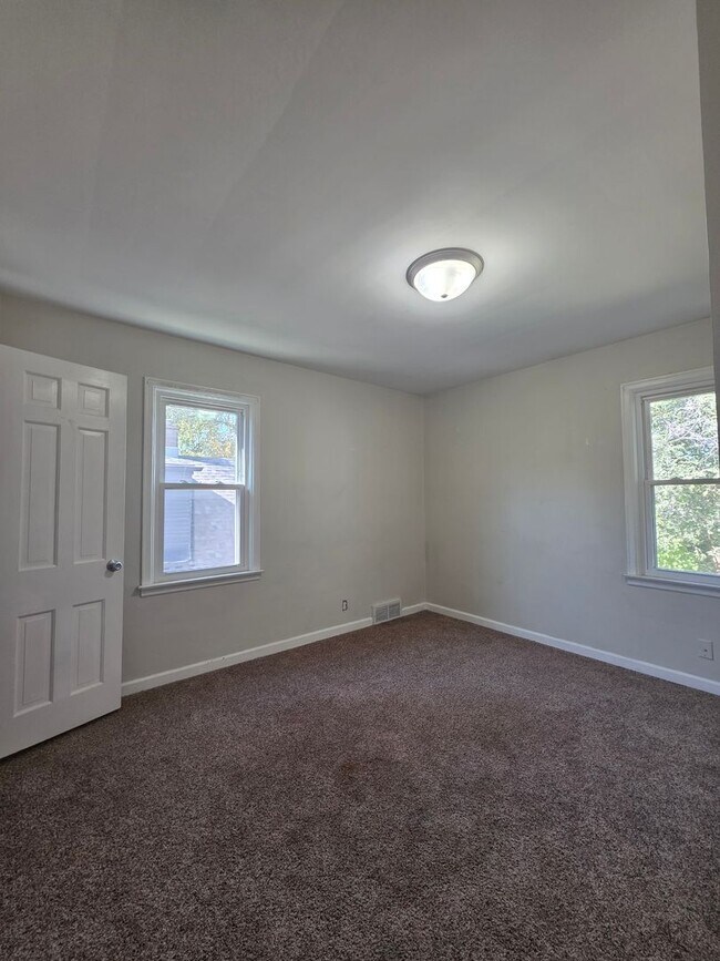 Photo - Spacious Three Bedroom!