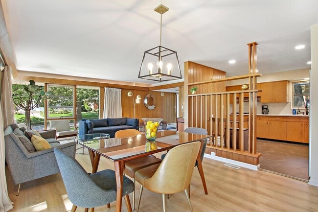 Photo - 435 Lynn Terrace