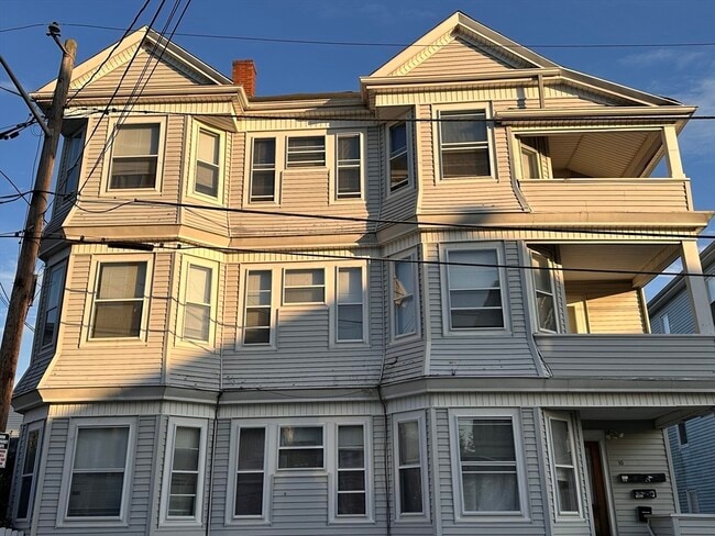 Building Photo - 10 Choate St Unit 2