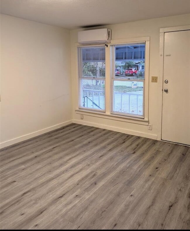 Building Photo - 214 W Marion St Rental