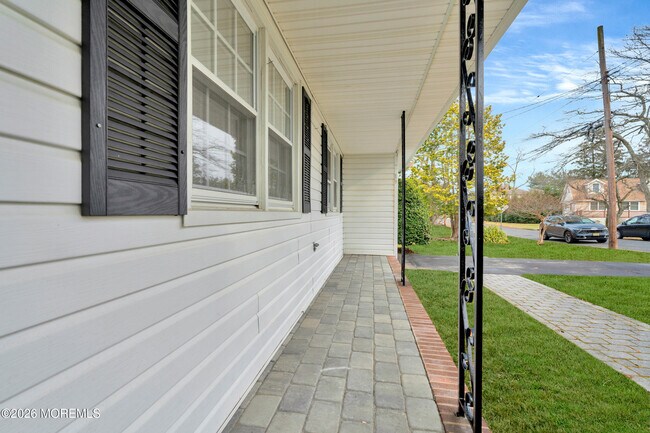 Photo - 429 Lake Ave