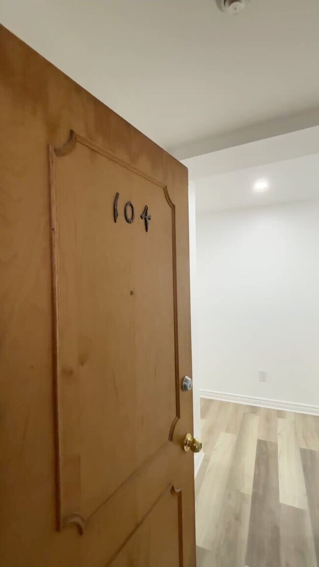 Photo - 720 Av. Marin