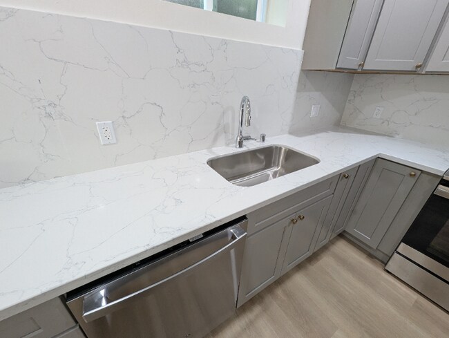 Photo - 438 48th St Unidad B