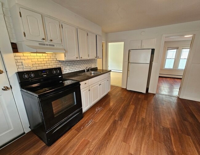 Building Photo - 5 Brookdale St Unit 1