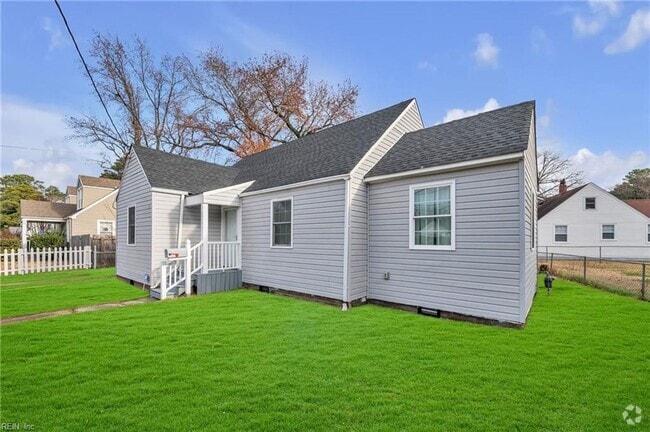 Building Photo - Charming & Fully Updated 4-Bedroom Home – ...