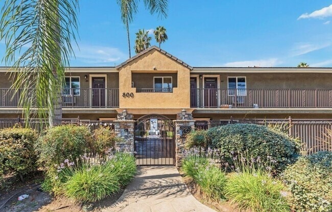 Building Photo - Condo at Villa Grigio available now! Unit 43