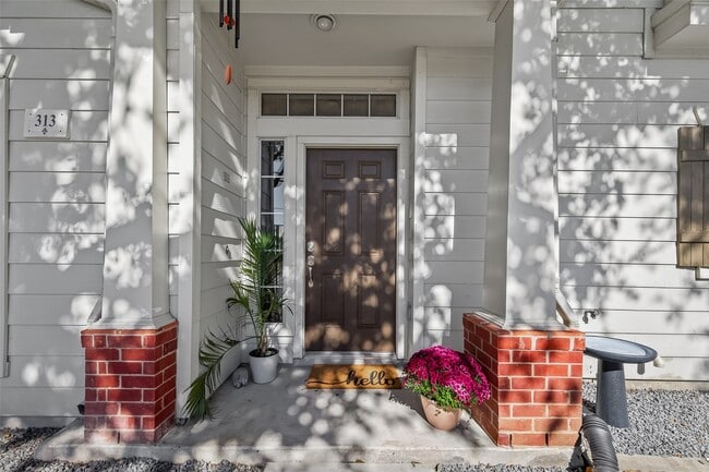 Photo - 313 Hogan St