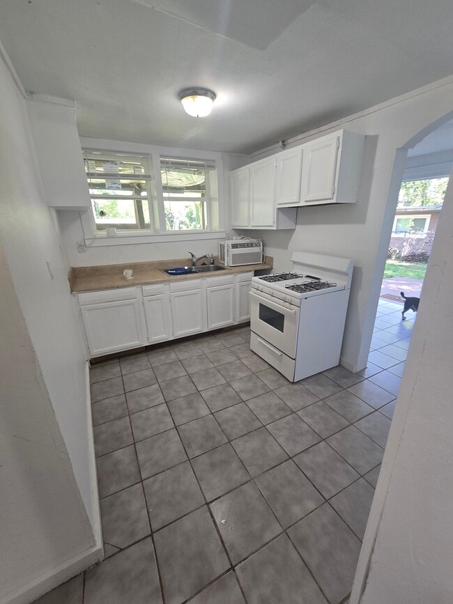 Photo - 1014 Moreland Ave SE Unidad downstairs