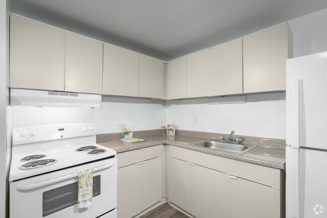 2BR, 1BA - 946SF - Kitchen