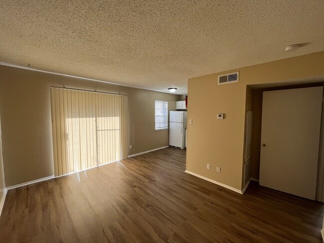 Photo - 300 Moursund Blvd