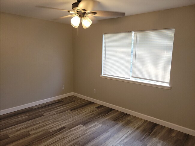 Building Photo - 13923 Ivymount Dr