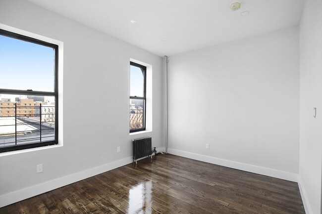 Photo - 326 E 117th St