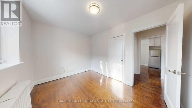 Photo - 320 Lonsdale Rd