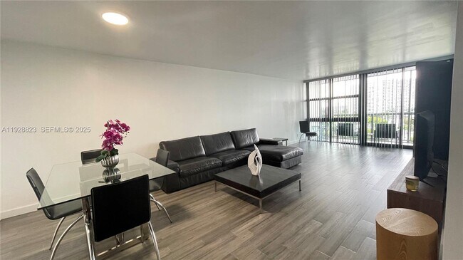 Photo - 800 Parkview Dr Unit 807