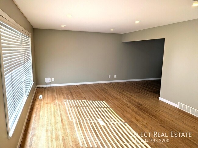 Photo - 9715 Carleton St Unit A