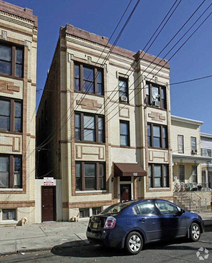 Photo - 136 Winfield Ave Apartments