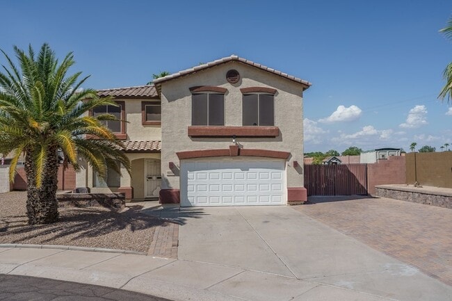 LOVELY 3 BED/2.5 BATH HOME WITH POOL! - LOVELY 3 BED/2.5 BATH HOME WITH POOL!
