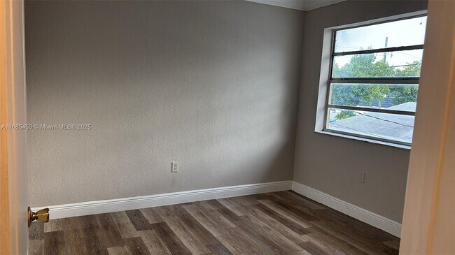 Photo - 16118 NE 21st Ave Unidad 18