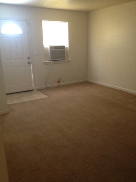 Building Photo - NEW REMODELED