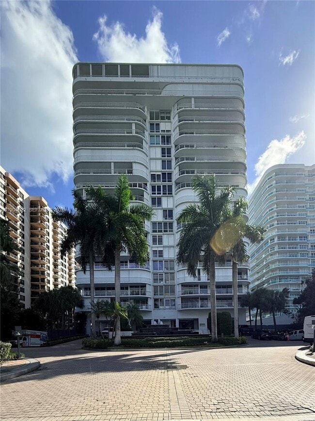 Building Photo - 10155 Collins Ave Unit 906