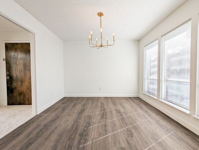 Photo - 2706 Oakmont Ln