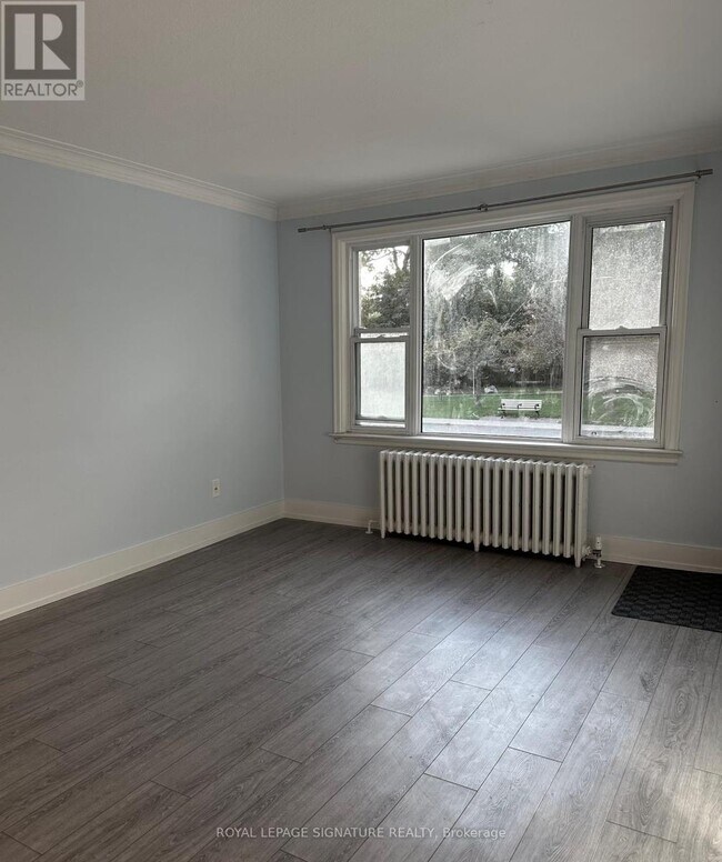 Photo - 1089 Broadview Ave