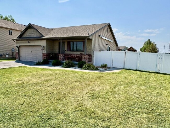Building Photo - 3518 E Pearce Dr